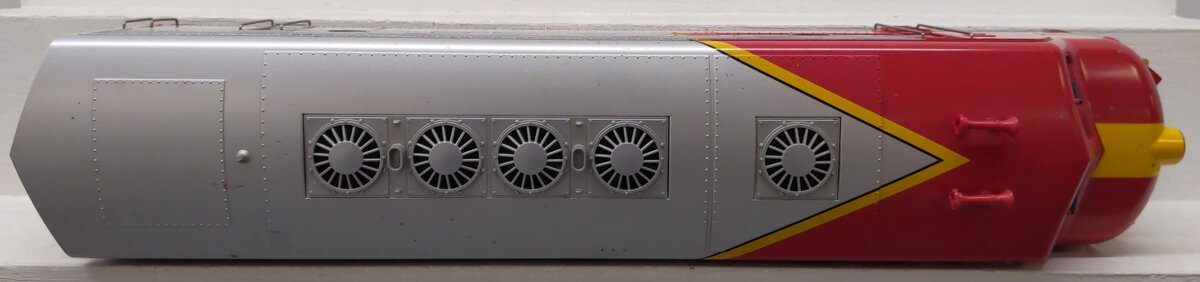LGB 20570 G Scale Santa Fe EMD F7 Diesel Engine #331 with Knuckle Coupler VG/Box