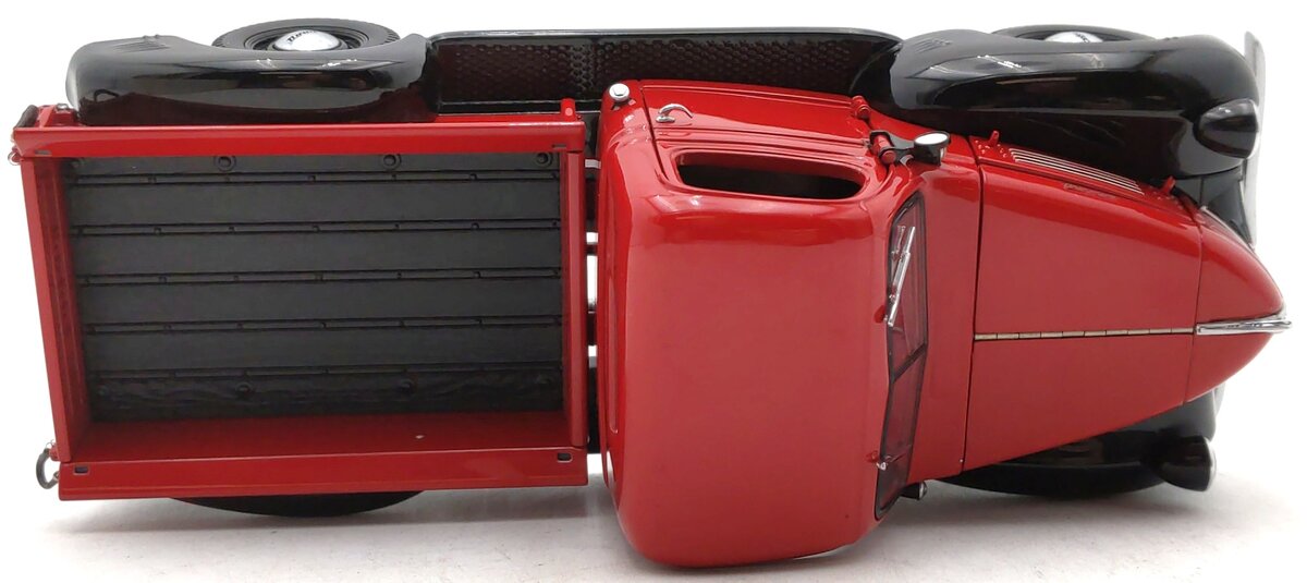 Danbury Mint 1941 1:24 1941 Dodge WC Half-Ton Pick-up Truck in Red & Black EX/Box
