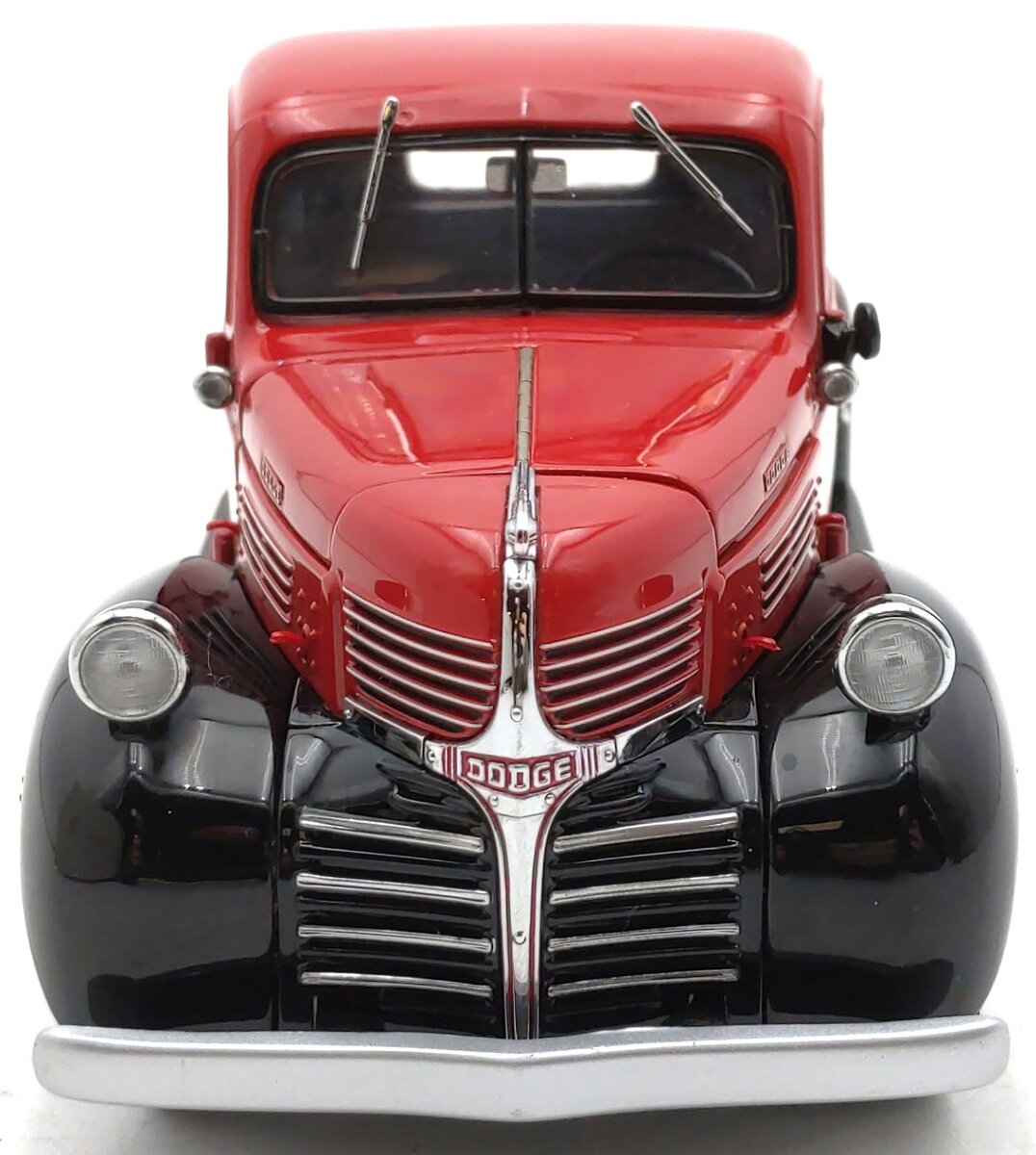 Danbury Mint 1941 1:24 1941 Dodge WC Half-Ton Pick-up Truck in Red & Black EX/Box