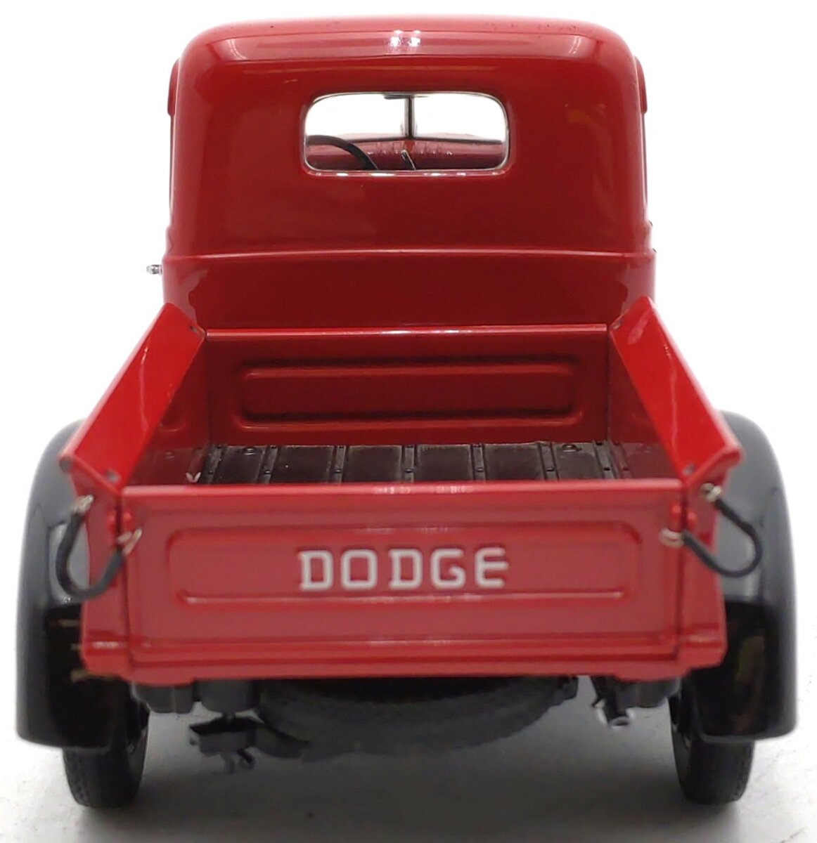 Danbury Mint 1941 1:24 1941 Dodge WC Half-Ton Pick-up Truck in Red & Black EX/Box