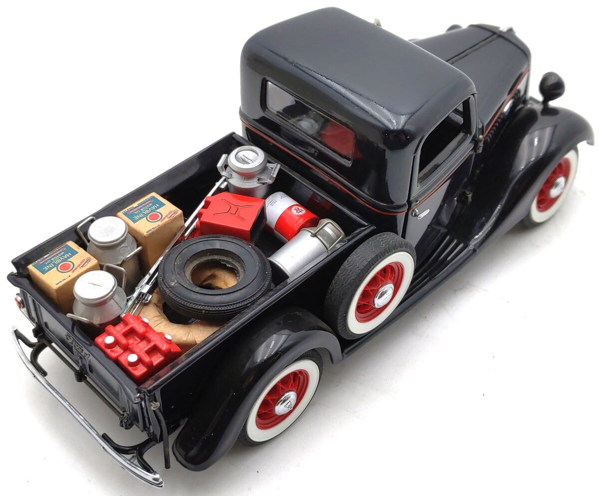 Danbury Mint 1935 1:24 1935 Ford 50-830 Half-Ton Pick-up w/Load EX/Box