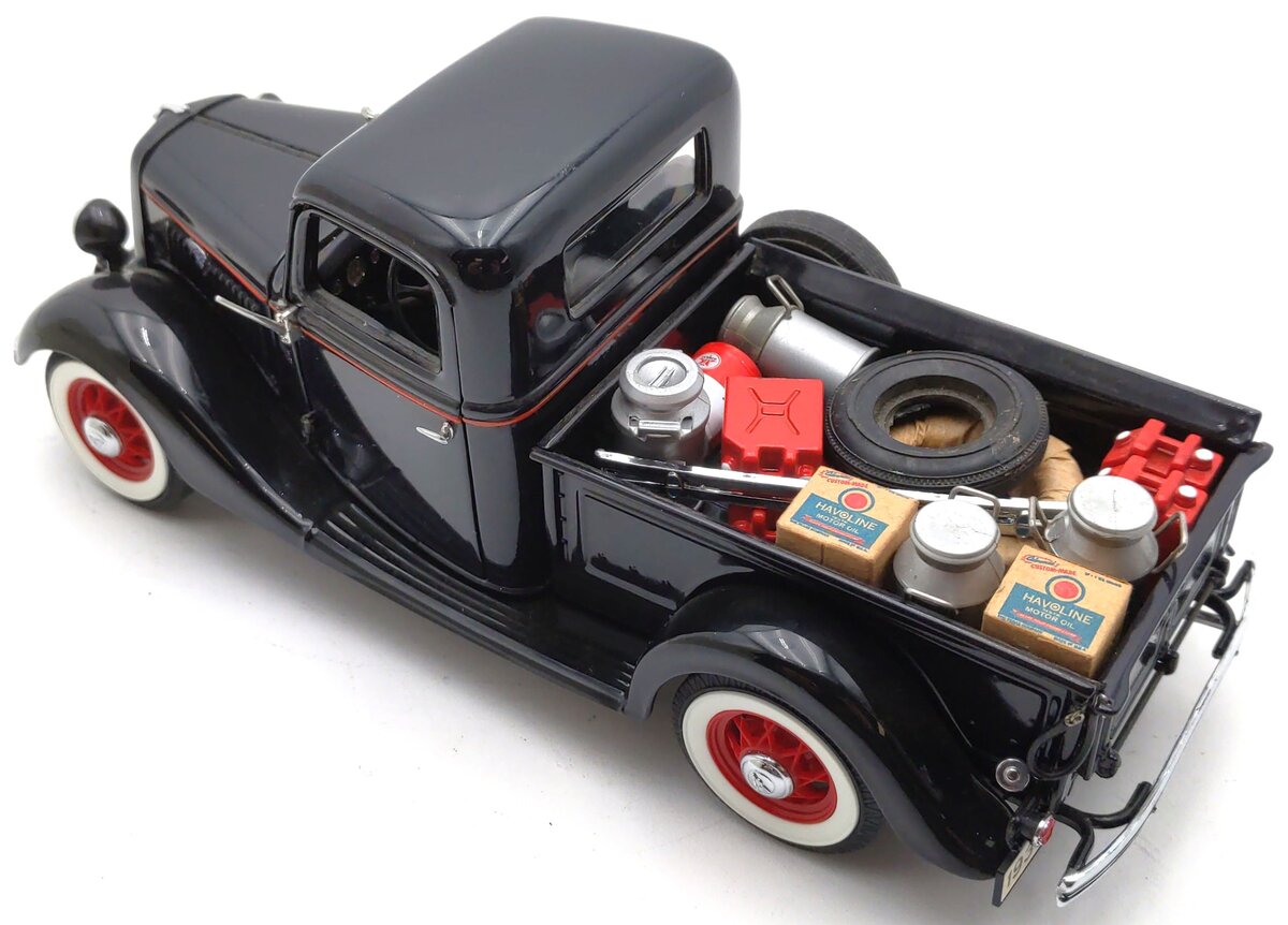 Danbury Mint 1935 1:24 1935 Ford 50-830 Half-Ton Pick-up w/Load EX/Box