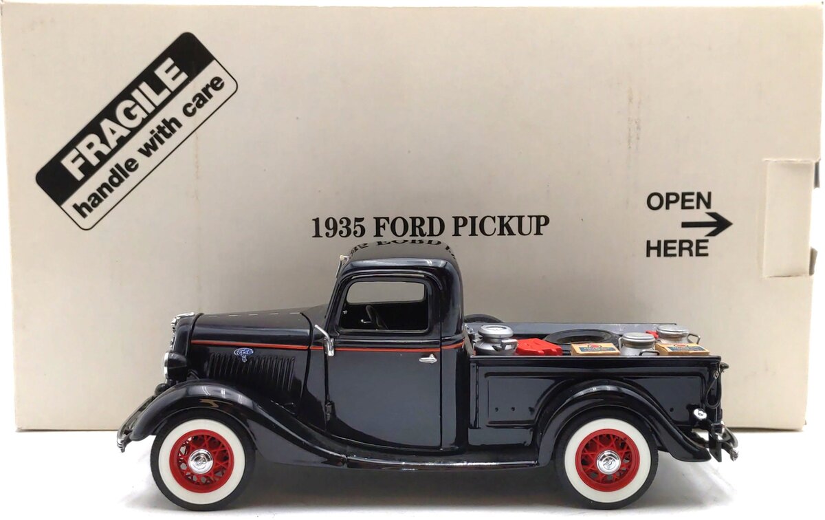 Danbury Mint 1935 1:24 1935 Ford 50-830 Half-Ton Pick-up w/Load EX/Box