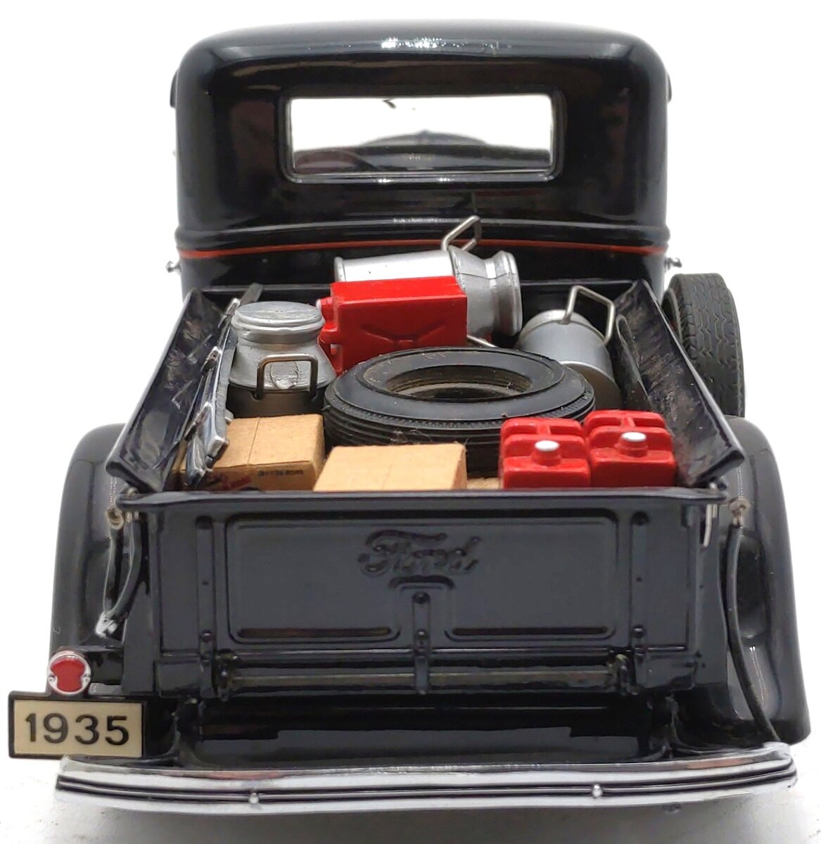 Danbury Mint 1935 1:24 1935 Ford 50-830 Half-Ton Pick-up w/Load EX/Box