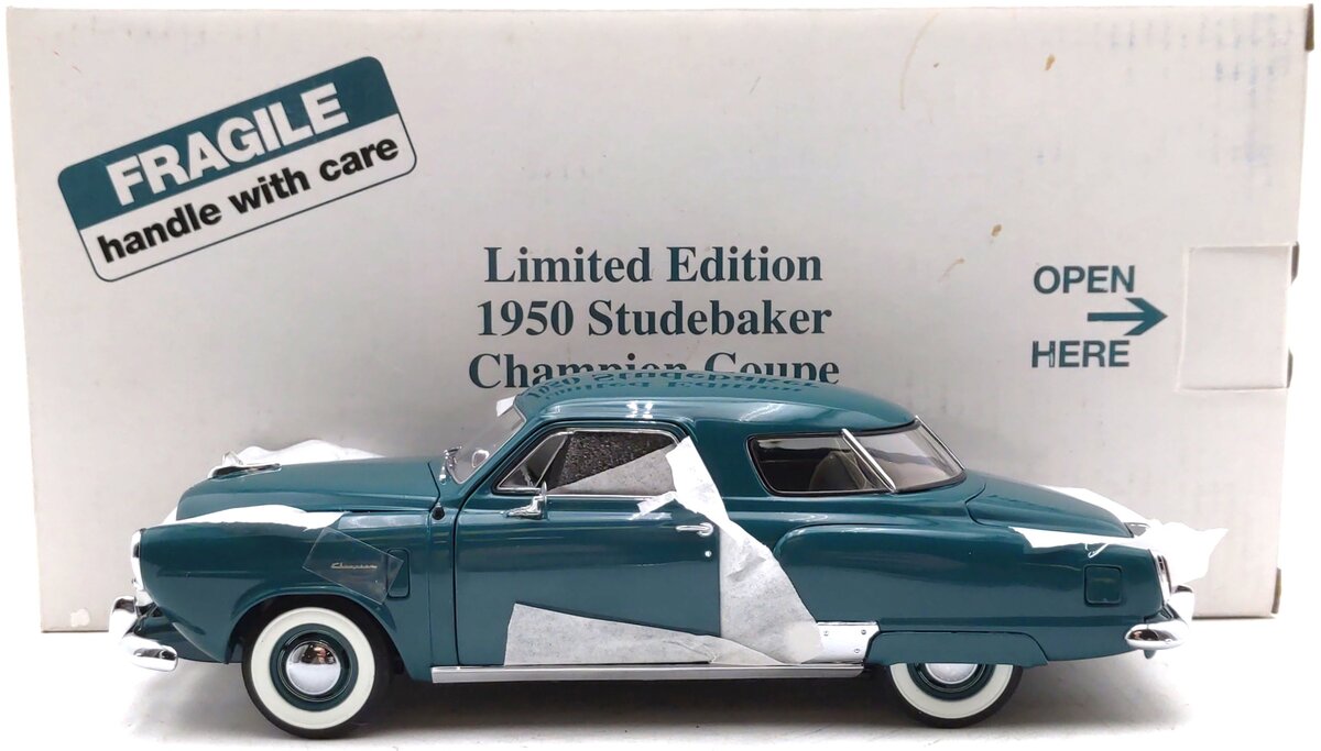 Danbury Mint 1950 1:24 1950 Studebaker Champion Car NIB