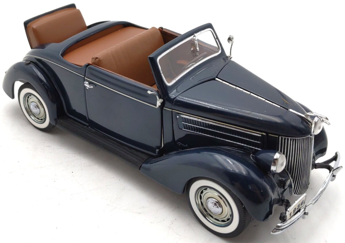 Danbury Mint 1936 1:24 1936 Ford Deluxe Cabriolet EX/Box