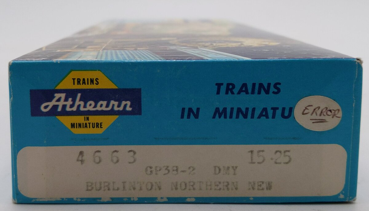 Athearn 4663 HO Scale BN GP38-2 Non-Powered Diesel Locomotive #2267 VG/Box