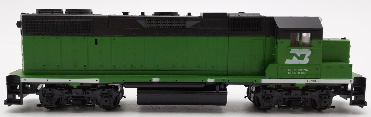 Athearn 4663 HO Scale BN GP38-2 Non-Powered Diesel Locomotive #2267 VG/Box