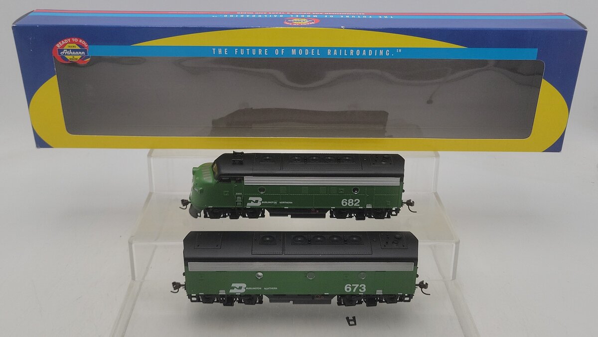 Athearn 8032 HO Scale Burlington Northern Diesel Locomotive & Tender #682, #673 EX/Box