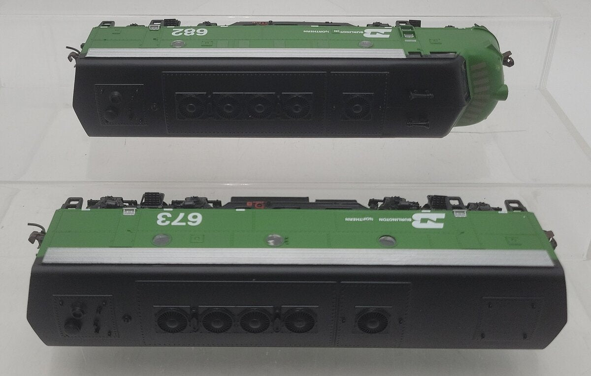 Athearn 8032 HO Scale Burlington Northern Diesel Locomotive & Tender #682, #673 EX/Box