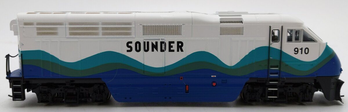 Athearn 26323 HO Scale Sounder F59 PHI Diesel Locomotive #910 LN/Box