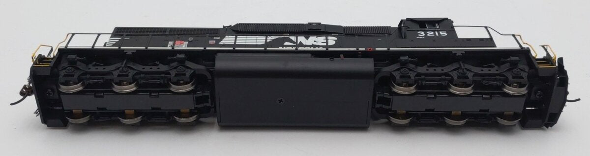 Athearn 98265 HO Scale Norfolk Southern/NMRA Logo SD40-2 Diesel Locomotive #3215