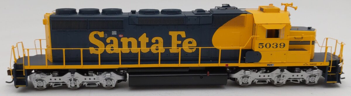 Athearn 98267 HO Scale Santa Fe SD40-2 Diesel Locomotive #5039 EX/Box