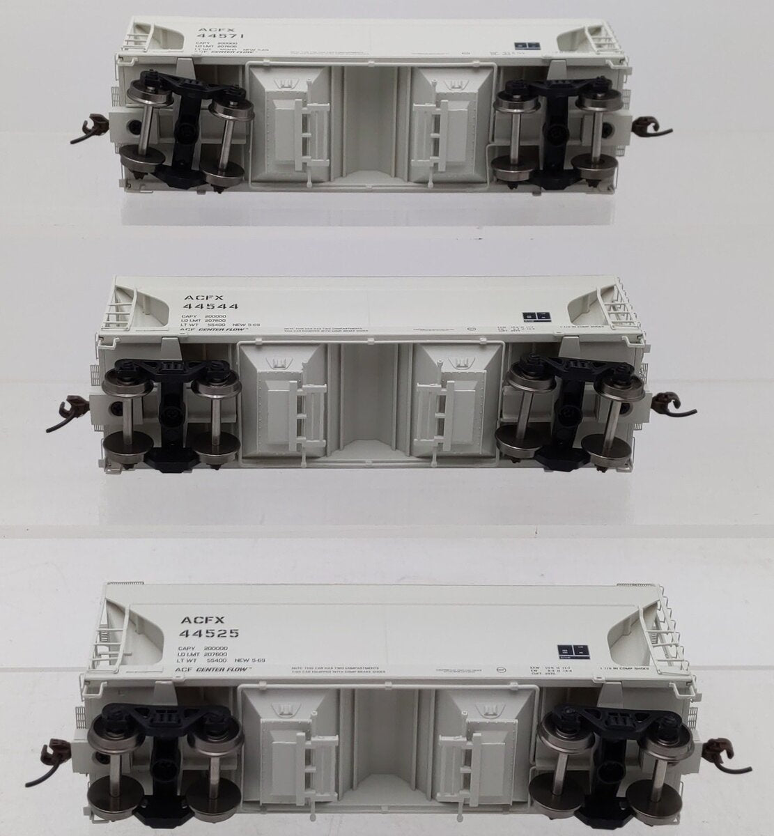 Athearn 81058 HO Scale ACFX Covered Hopper Cars (Set of 3) LN/Box