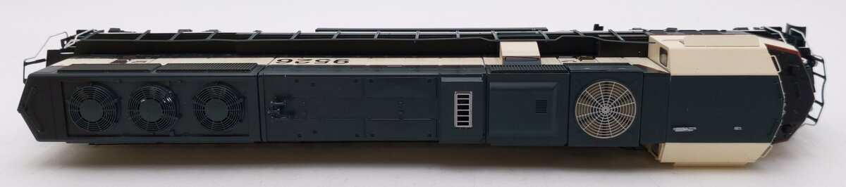 Athearn G6422 HO Scale Burlington Northern SD-70MAC Diesel Locomotive #9526 LN/Box