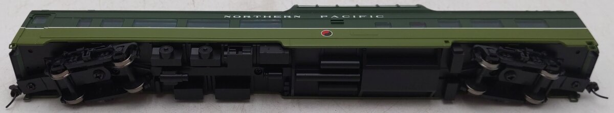 Walthers 910-30411 HO Northern Pacific 85' Budd Dome Coach Ready to Run EX/Box