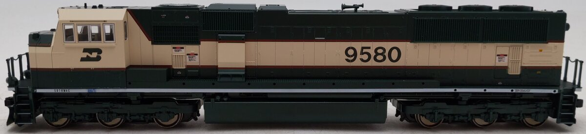Kato 37-6381 Burlington Northern SD70MAC Diesel Locomotive #9580 EX/Box