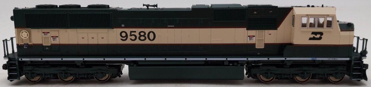 Kato 37-6381 Burlington Northern SD70MAC Diesel Locomotive #9580 EX/Box