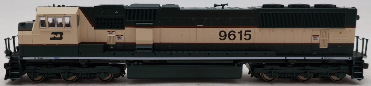 Kato 37-6382 HO Scale Burlington Northern SD70MAC Diesel Engine #9615 EX/Box