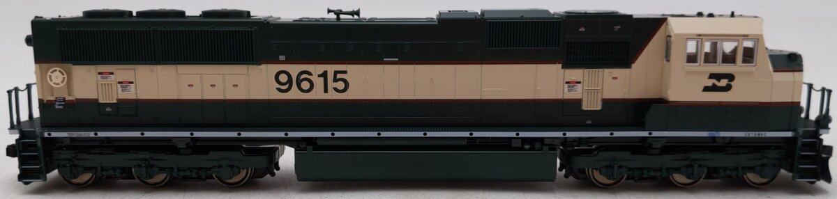 Kato 37-6382 HO Scale Burlington Northern SD70MAC Diesel Engine #9615 EX/Box