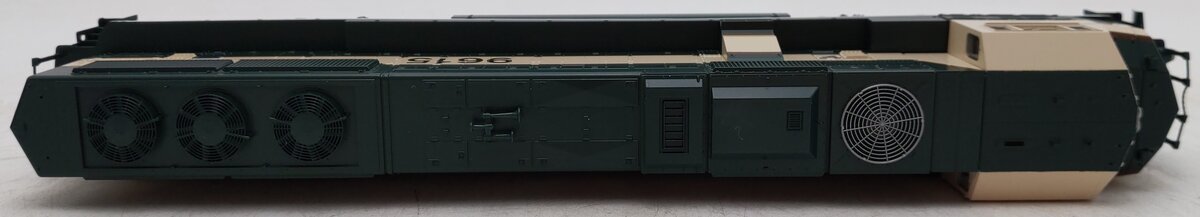 Kato 37-6382 HO Scale Burlington Northern SD70MAC Diesel Engine #9615 EX/Box