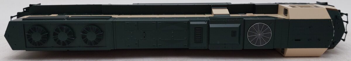 Kato 37-6402 HO Scale BNSF EMD SD70MAC Executive Diesel Locomotive EX/Box
