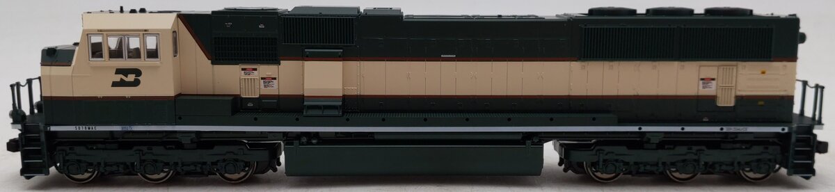 Kato 37-6402 HO Scale BNSF EMD SD70MAC Executive Diesel Locomotive EX/Box