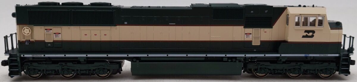 Kato 37-6402 HO Scale BNSF EMD SD70MAC Executive Diesel Locomotive EX/Box
