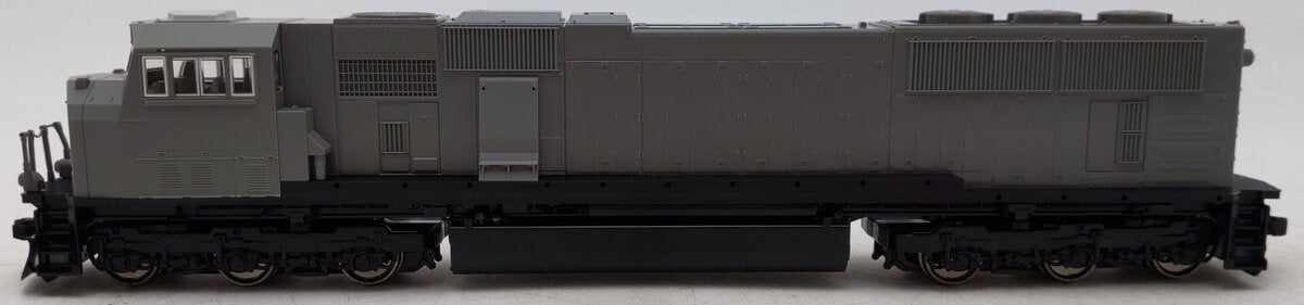 Kato 37-6450 HO Undecorated EMD SD70MAC Diesel Locomotive w/Nose Headlight EX/Box