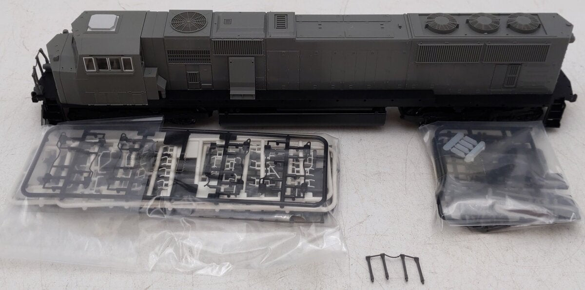 Kato 37-6450 HO Undecorated EMD SD70MAC Diesel Locomotive w/Nose Headlight EX/Box