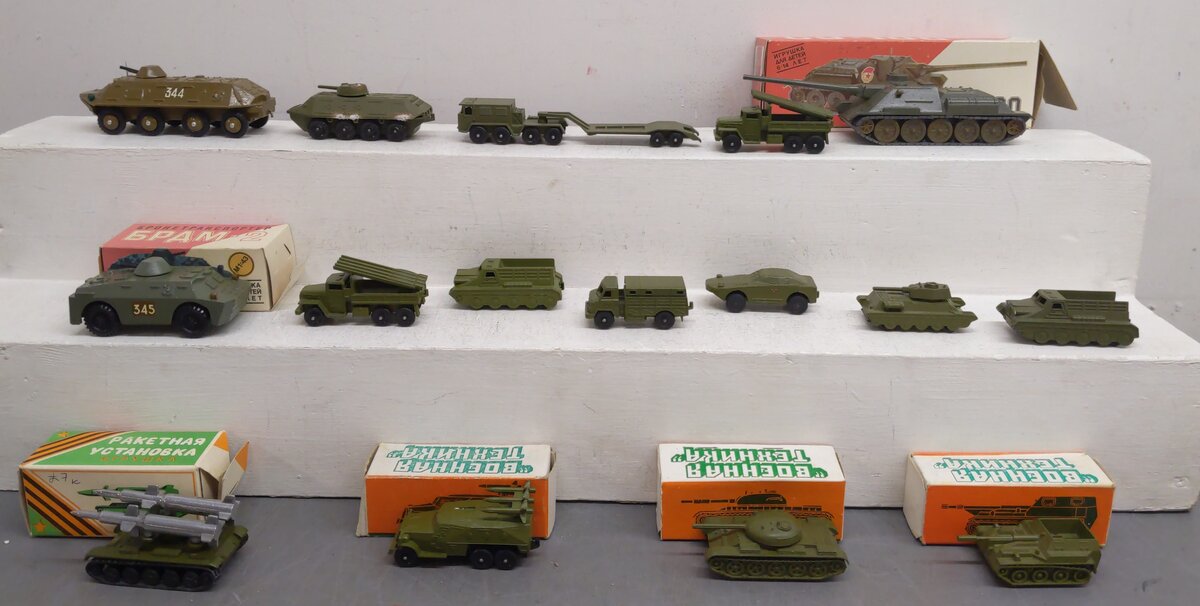Assorted 1:43 Scale Die-Cast Military Tanks & Vehicles [16] EX