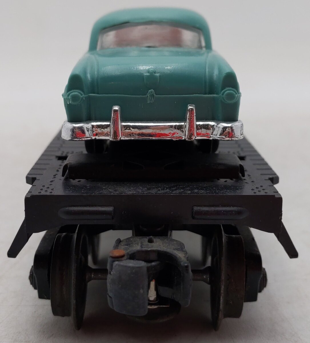 Lionel 6424 Vintage O Flatcar with 2 Premium Automobiles VG