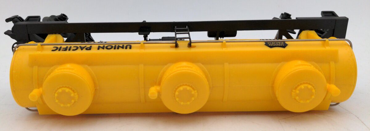 Lionel 6-16123 O Gauge Union Pacific Triple Dome Tank Car EX/Box