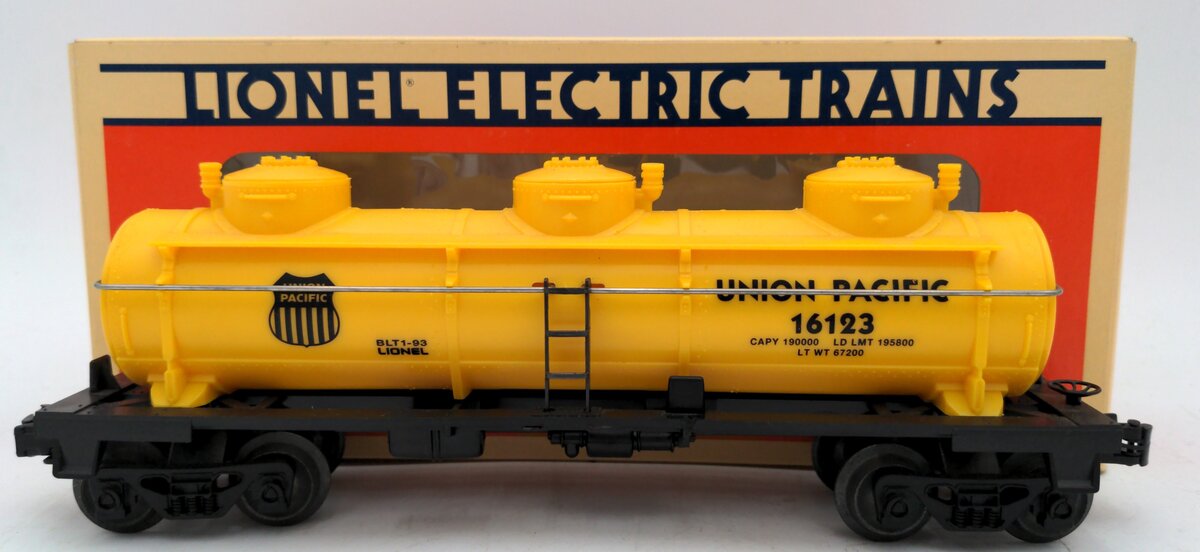Lionel 6-16123 O Gauge Union Pacific Triple Dome Tank Car EX/Box