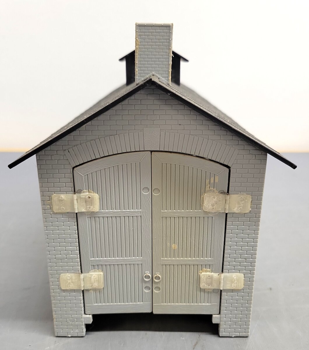 Lionel 6-12897 O Engine House Building VG