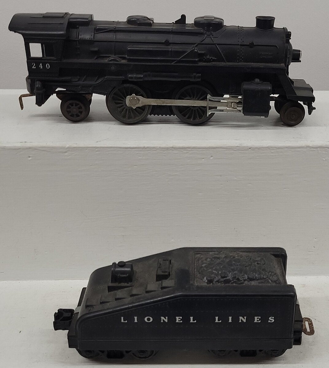 Lionel 240 Vintage O Gauge 2-4-2 Plastic Steam Locomotive - Rare! VG