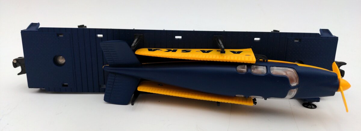 Lionel 6-36021 O Gauge Flatcar with Alaska Airplane #6424 VG/Box