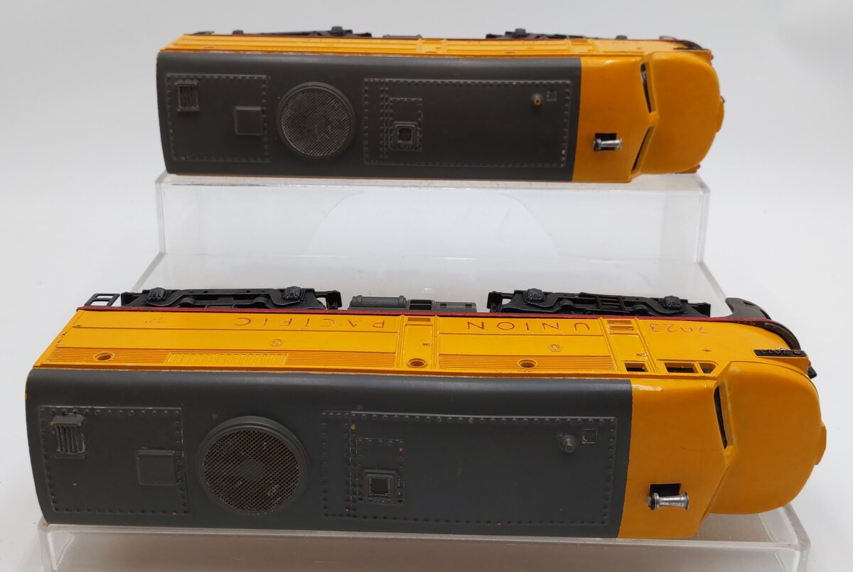 Lionel 2023 Vintage O Gauge Union Pacific Alco AA Diesel Locomotive Set VG