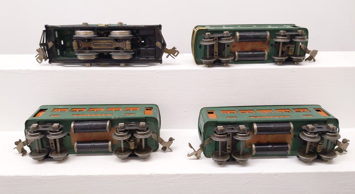 Lionel 252 O Tinplate Prewar Electric Locomotive & Passenger Cars: 607, 608 [4] VG