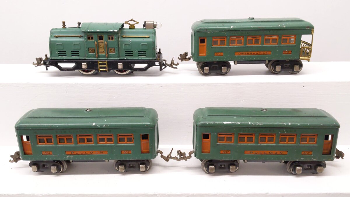 Lionel 252 O Tinplate Prewar Electric Locomotive & Passenger Cars: 607, 608 [4] VG