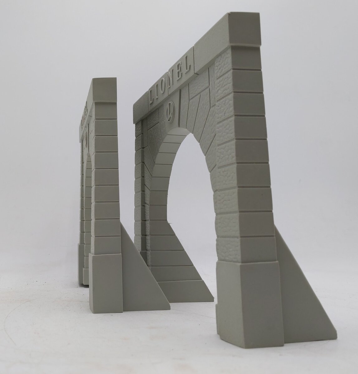 Lionel 6-12896 O Scale Gray Plastic Tunnel Portals (Pack of 2) LN/Box