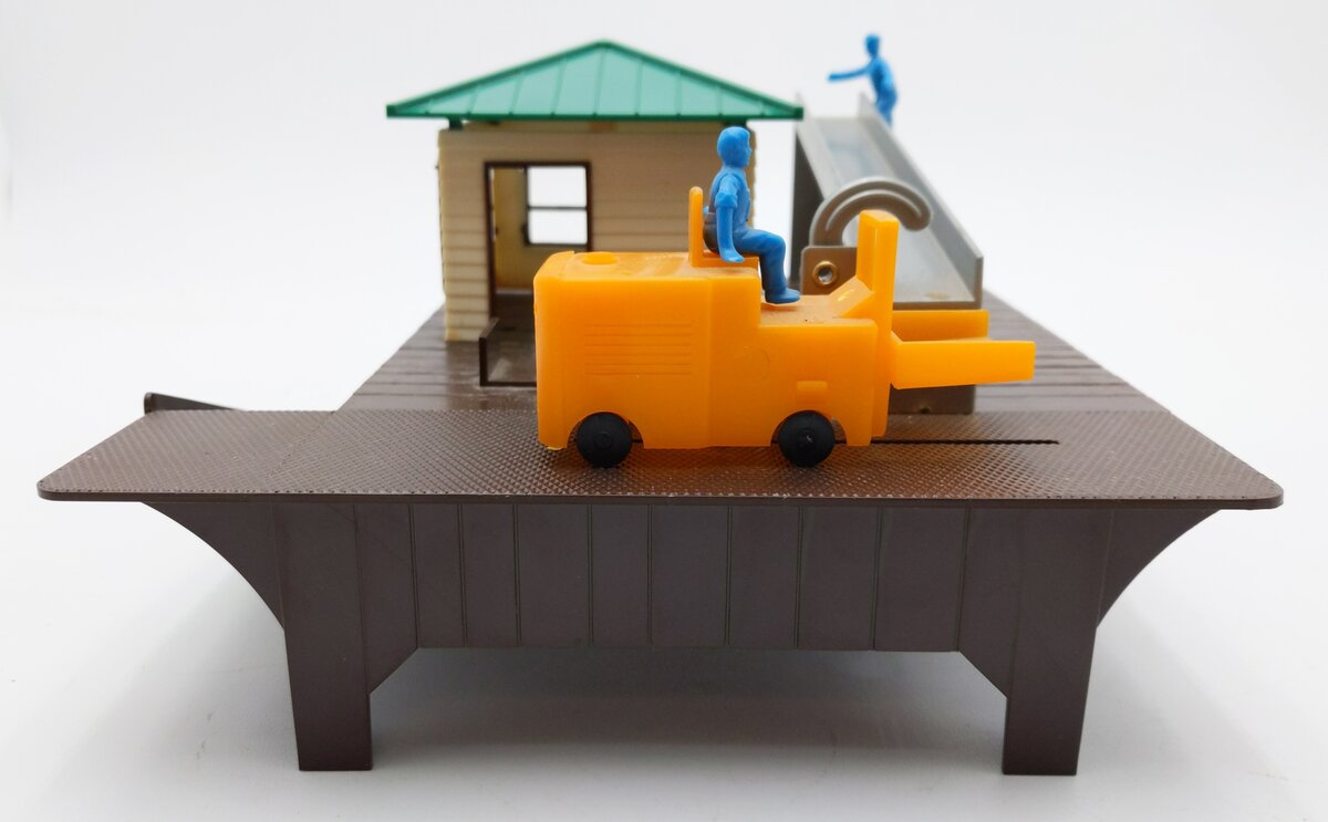 K-Line K-01242 O Gauge Hershey's Operating Barrel Loader VG