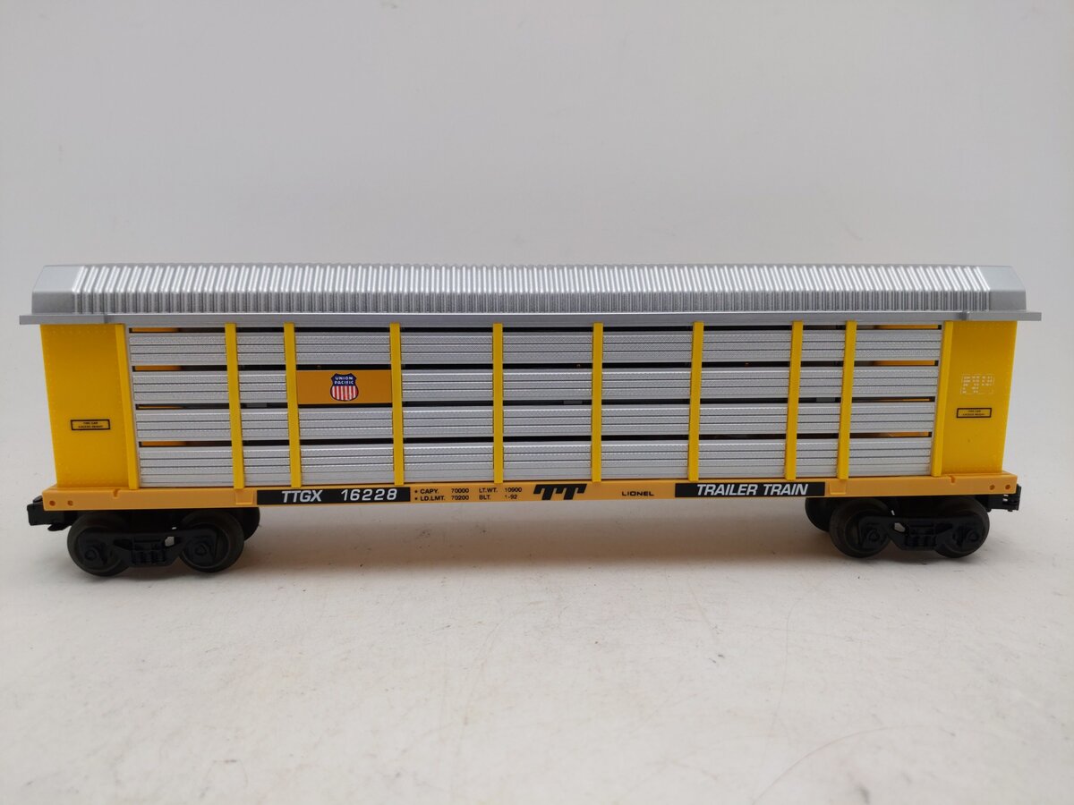 Lionel 6-16228 O Gauge Union Pacific Auto Carrier Car with Screens EX
