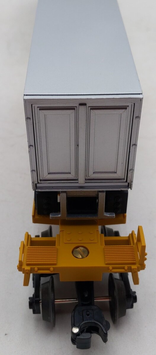 Lionel 6-16322 O Gauge TTUX Flatcar with 2 Sealand Trailers EX
