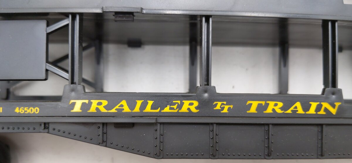 Lionel 6-9123 O Gauge Chesapeake and Ohio 3-Tier Auto Carrier Car EX/Box