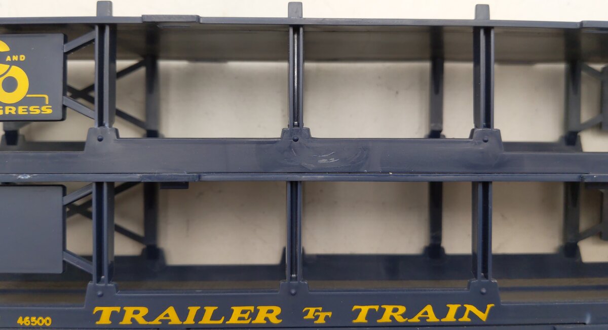 Lionel 6-9123 O Gauge Chesapeake and Ohio 3-Tier Auto Carrier Car EX/Box
