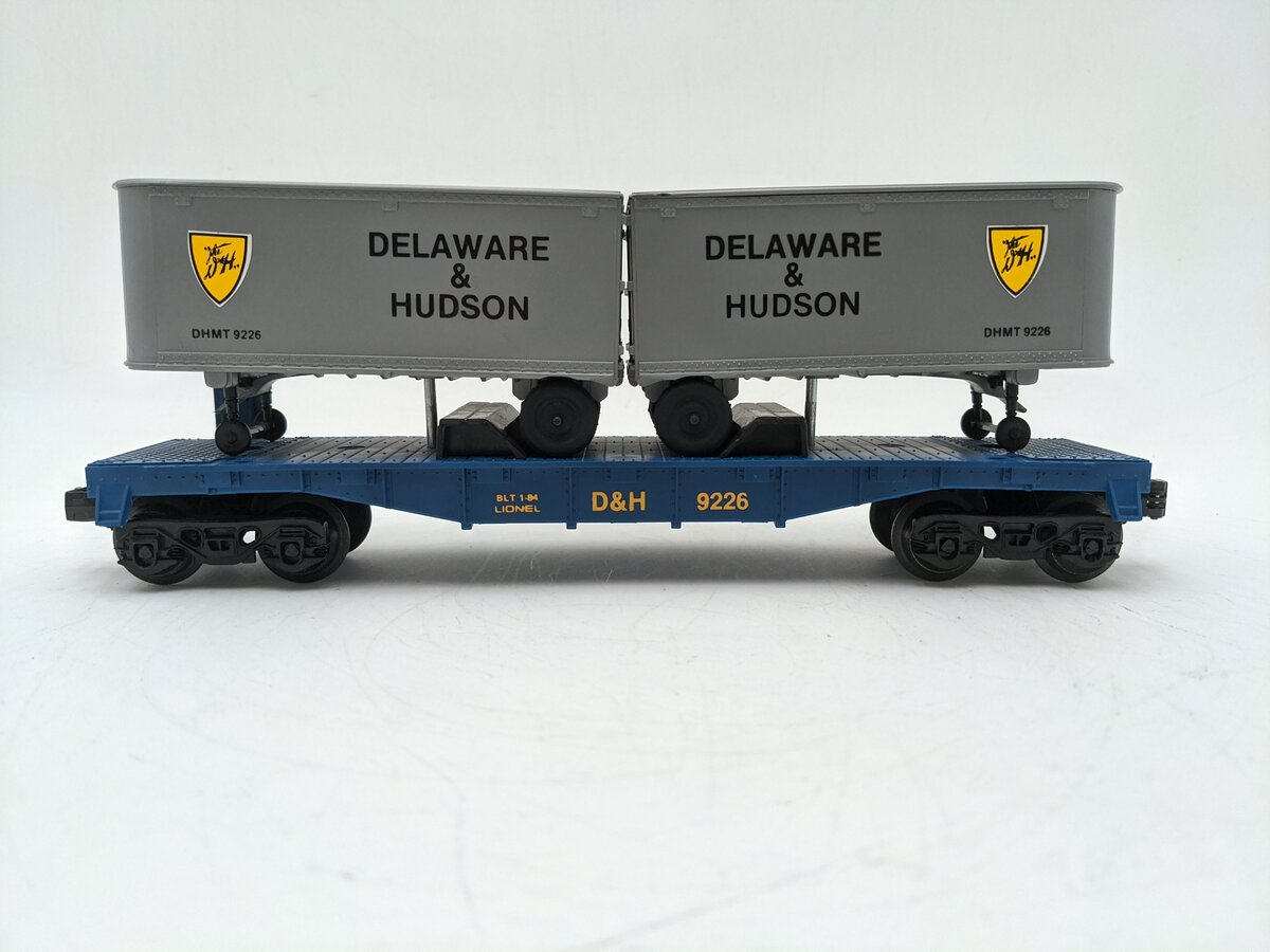Lionel 6-9226 O Gauge Delaware and Hudson Flatcar with 2 Trailers EX/Box