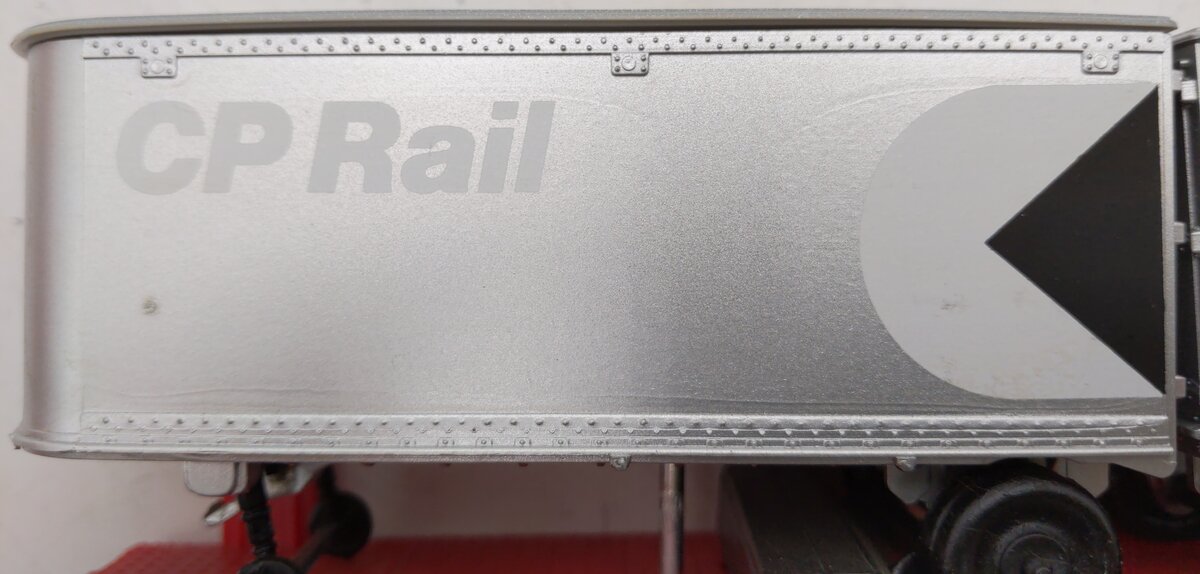 Lionel 6-9149 O Gauge CP Rail Flatcar with Piggyback Vans EX/Box