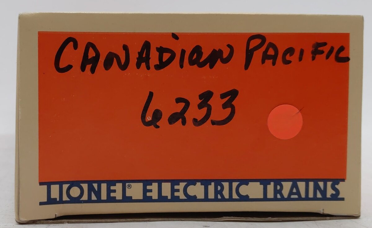 Lionel 6-6233 O Gauge Canadian Pacific Flatcar with Stakes EX/Box