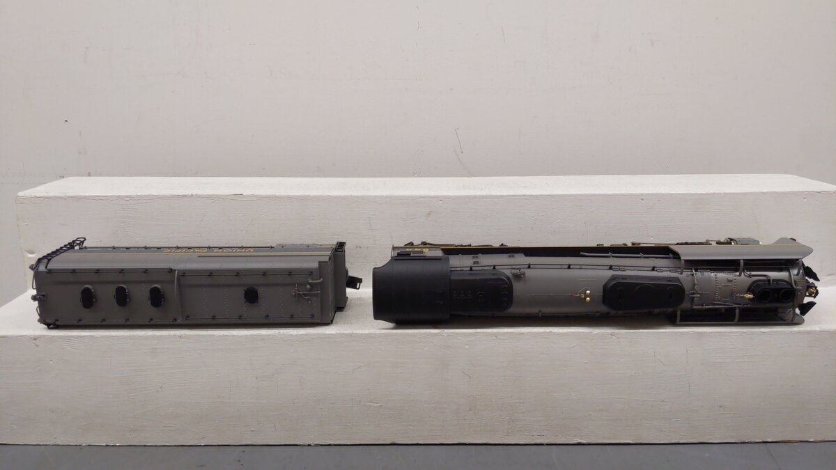 Lionel 6-11116 O UP 4-8-4 FEF3 Northern Greyhound Steam Locomotive & Tender #844 EX/Box